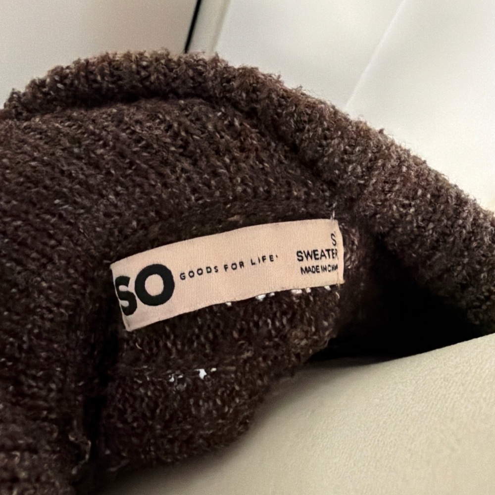 SO Brown Knit Sweater with Ivory Label Trim - Picture 3 of 3